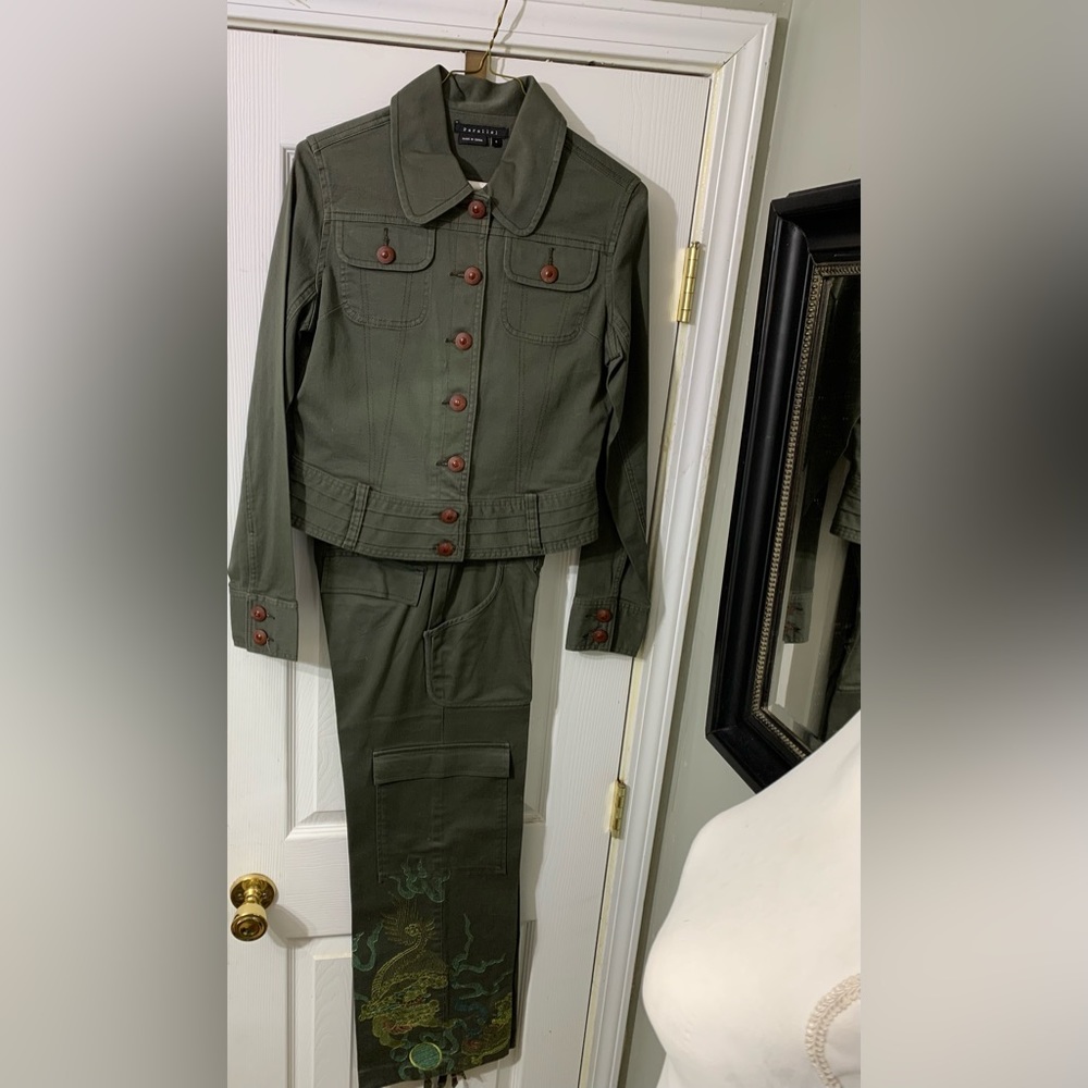 Parallel brand 2 pcs. set size 4. Vintage, dry cleaned, prestine condition.